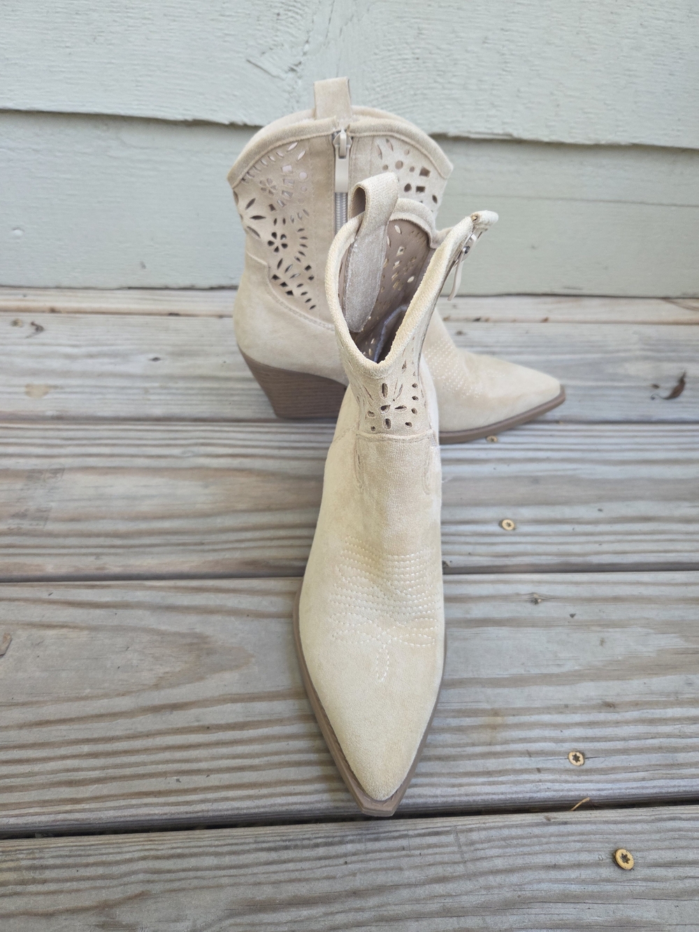 TOP Moda Beige Suede Cutout Western Ankle Booties - Picture 4 of 10